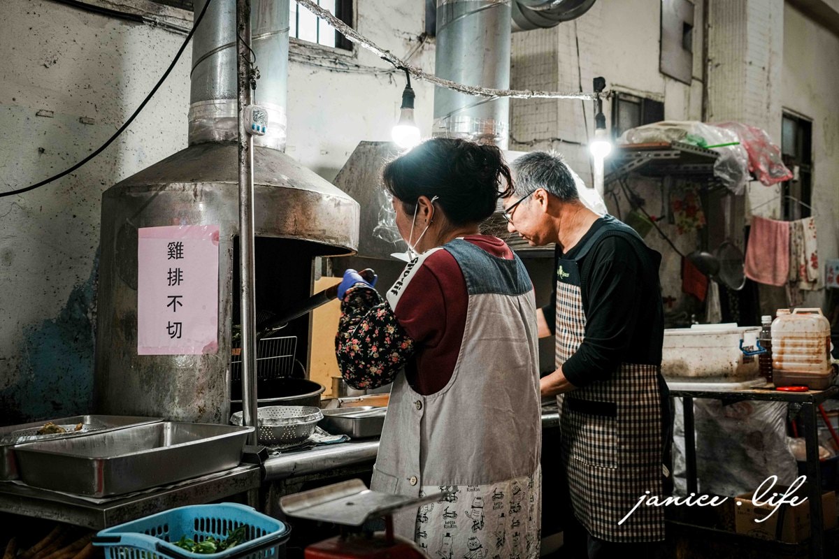 大溪美食 大溪消夜 黑達碳烤 黑達炭烤 大溪好吃碳烤 大溪鹹酥雞 大溪炸物 蔥肉串 甜不辣串 桃園市大溪區民權東路9號 乾麵居旁 0965582179 大溪旅遊 大溪推薦必吃 潔妮食旅生活 黑達碳烤菜單