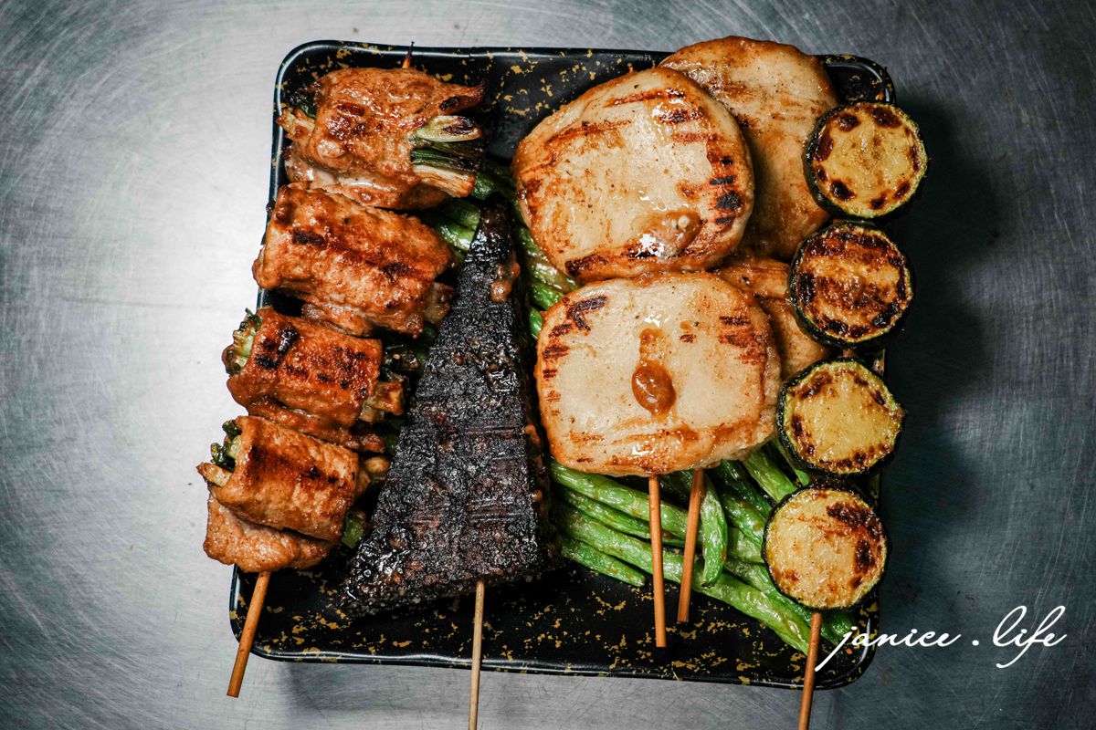 大溪美食 大溪消夜 黑達碳烤 黑達炭烤 大溪好吃碳烤 大溪鹹酥雞 大溪炸物 蔥肉串 甜不辣串 桃園市大溪區民權東路9號 乾麵居旁 0965582179 大溪旅遊 大溪推薦必吃 潔妮食旅生活 黑達碳烤菜單