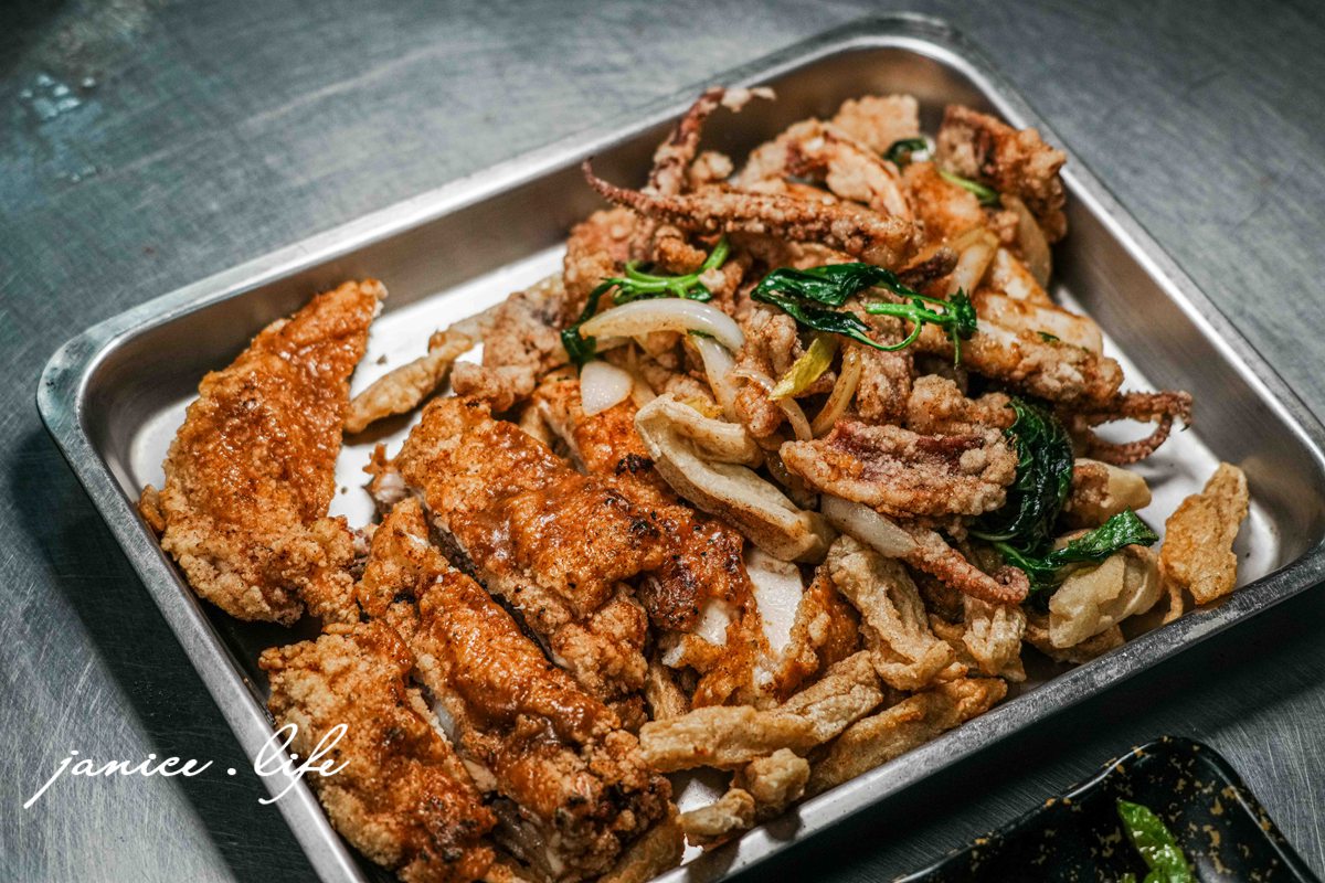 大溪美食 大溪消夜 黑達碳烤 黑達炭烤 大溪好吃碳烤 大溪鹹酥雞 大溪炸物 蔥肉串 甜不辣串 桃園市大溪區民權東路9號 乾麵居旁 0965582179 大溪旅遊 大溪推薦必吃 潔妮食旅生活 黑達碳烤菜單