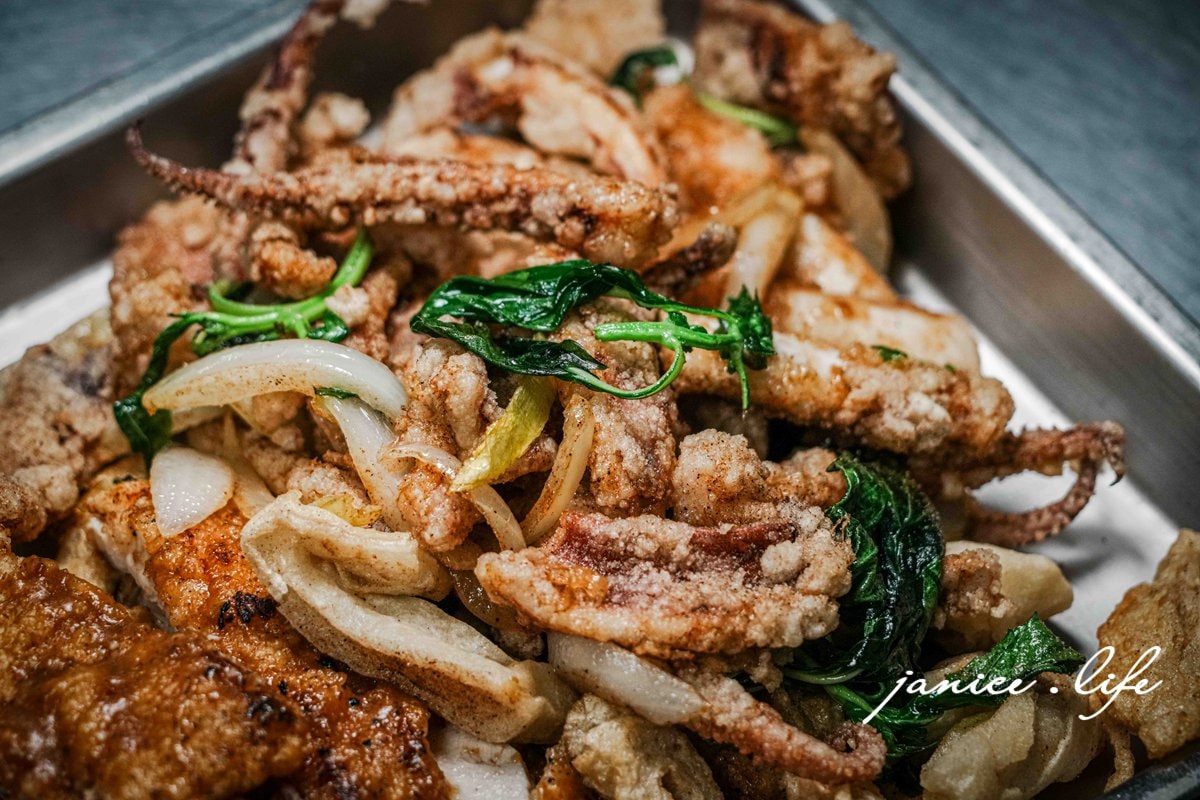 大溪美食 大溪消夜 黑達碳烤 黑達炭烤 大溪好吃碳烤 大溪鹹酥雞 大溪炸物 蔥肉串 甜不辣串 桃園市大溪區民權東路9號 乾麵居旁 0965582179 大溪旅遊 大溪推薦必吃 潔妮食旅生活 黑達碳烤菜單