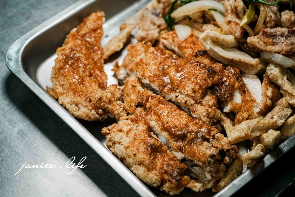 大溪美食 大溪消夜 黑達碳烤 黑達炭烤 大溪好吃碳烤 大溪鹹酥雞 大溪炸物 蔥肉串 甜不辣串 桃園市大溪區民權東路9號 乾麵居旁 0965582179 大溪旅遊 大溪推薦必吃 潔妮食旅生活 黑達碳烤菜單