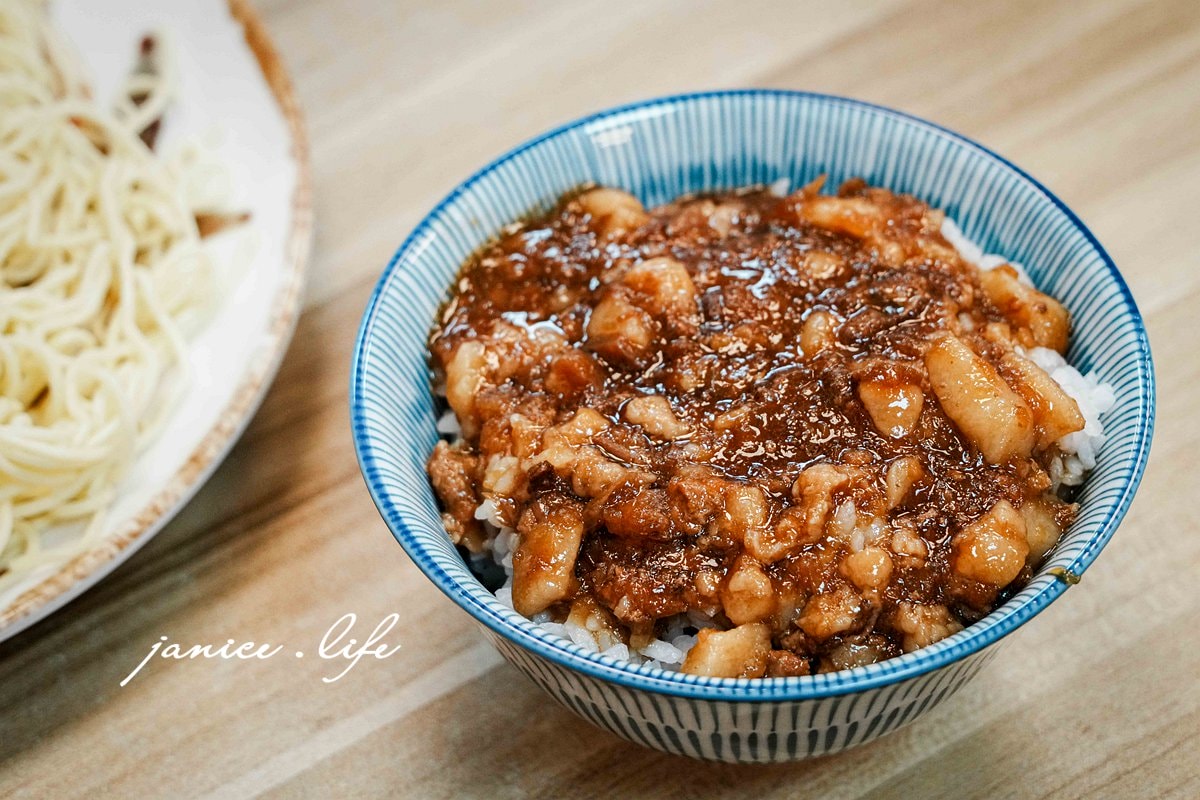 八德美食 蒜霸王蒜味肉羹涼麵 蒜霸王蒜味肉羹涼麵八德介壽店 桃園市八德區介壽路二段374號 0909909568 蒜霸王蒜味肉羹涼麵菜單 蒜味肉羹 蒜味涼麵 八德涼麵 潔妮食旅生活 