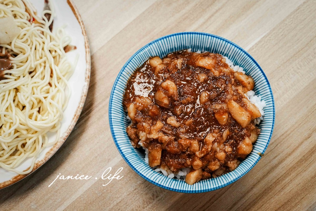 八德美食 蒜霸王蒜味肉羹涼麵 蒜霸王蒜味肉羹涼麵八德介壽店 桃園市八德區介壽路二段374號 0909909568 蒜霸王蒜味肉羹涼麵菜單 蒜味肉羹 蒜味涼麵 八德涼麵 潔妮食旅生活 