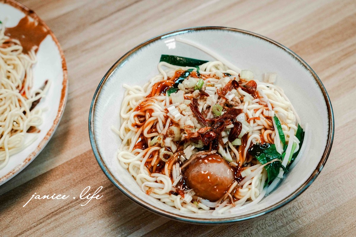 八德美食 蒜霸王蒜味肉羹涼麵 蒜霸王蒜味肉羹涼麵八德介壽店 桃園市八德區介壽路二段374號 0909909568 蒜霸王蒜味肉羹涼麵菜單 蒜味肉羹 蒜味涼麵 八德涼麵 潔妮食旅生活 