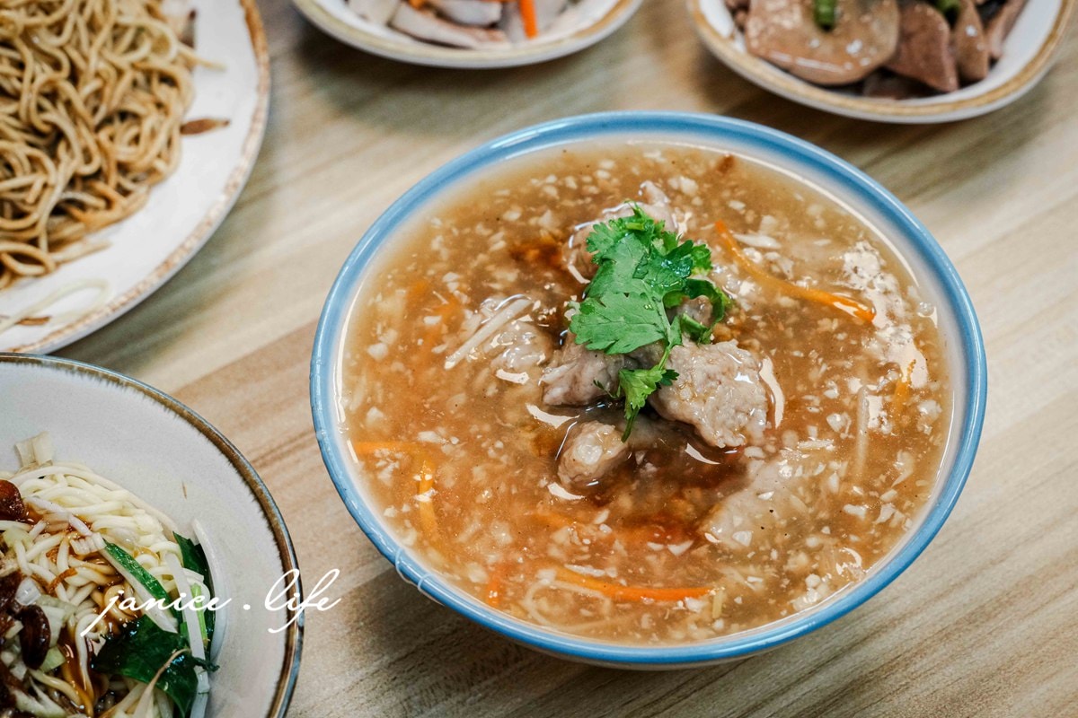 八德美食 蒜霸王蒜味肉羹涼麵 蒜霸王蒜味肉羹涼麵八德介壽店 桃園市八德區介壽路二段374號 0909909568 蒜霸王蒜味肉羹涼麵菜單 蒜味肉羹 蒜味涼麵 八德涼麵 潔妮食旅生活 