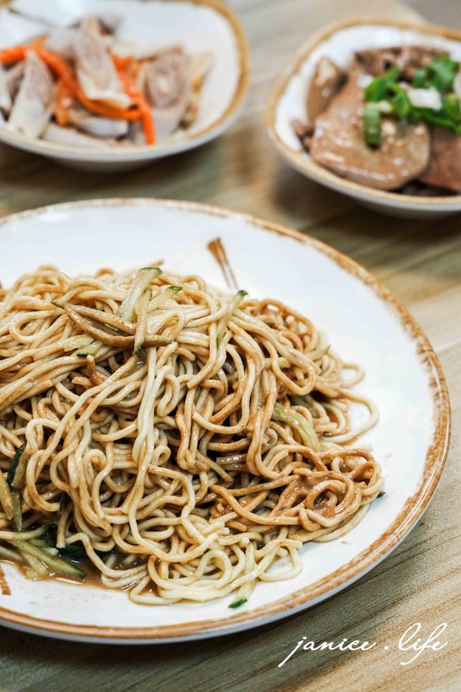 八德美食 蒜霸王蒜味肉羹涼麵 蒜霸王蒜味肉羹涼麵八德介壽店 桃園市八德區介壽路二段374號 0909909568 蒜霸王蒜味肉羹涼麵菜單 蒜味肉羹 蒜味涼麵 八德涼麵 潔妮食旅生活 