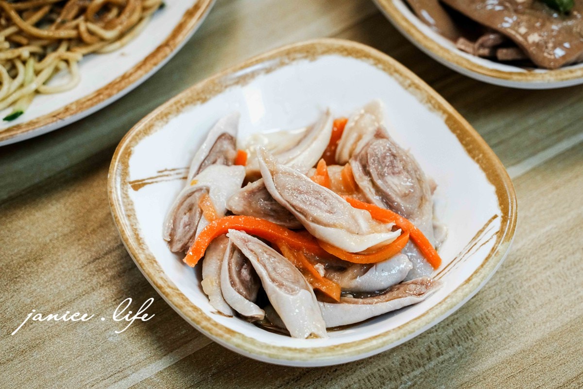 八德美食 蒜霸王蒜味肉羹涼麵 蒜霸王蒜味肉羹涼麵八德介壽店 桃園市八德區介壽路二段374號 0909909568 蒜霸王蒜味肉羹涼麵菜單 蒜味肉羹 蒜味涼麵 八德涼麵 潔妮食旅生活 