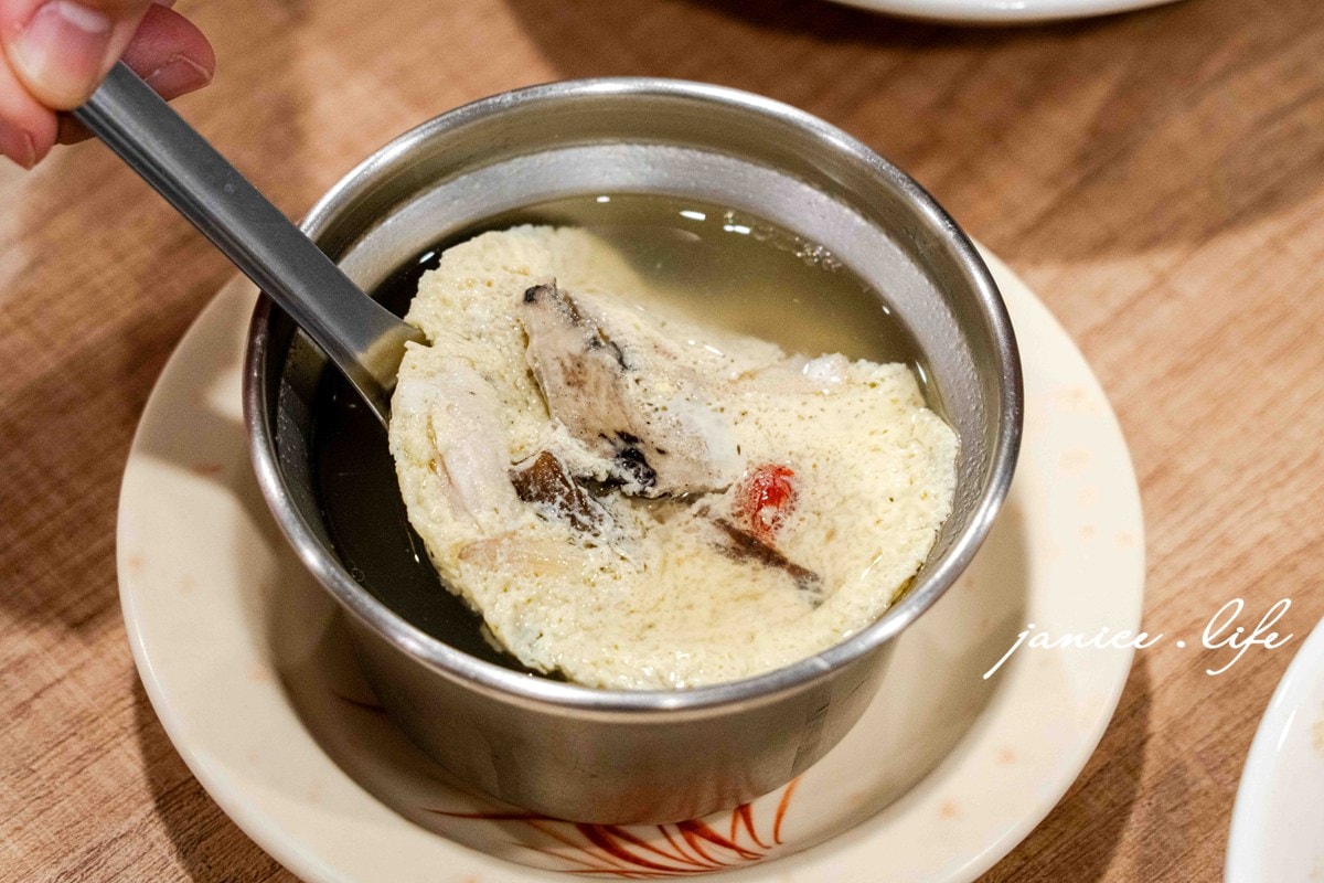 彰化員林美食|酥皮肉圓宗|用力推薦的酥皮系肉圓|料多實在的碗粿|香濃滋補龍骨髓湯 - 第25張圖 彰化員林美食 彰化美食推薦 員林美食推薦 酥皮肉圓宗 彰化縣員林市民生路64號 048330789 酥皮肉圓宗菜單 酥皮肉圓宗停車 彰化肉圓推薦 彰化碗粿推薦 龍骨髓湯 金針排骨 潔妮食旅生活 彰化旅遊 員林旅遊
