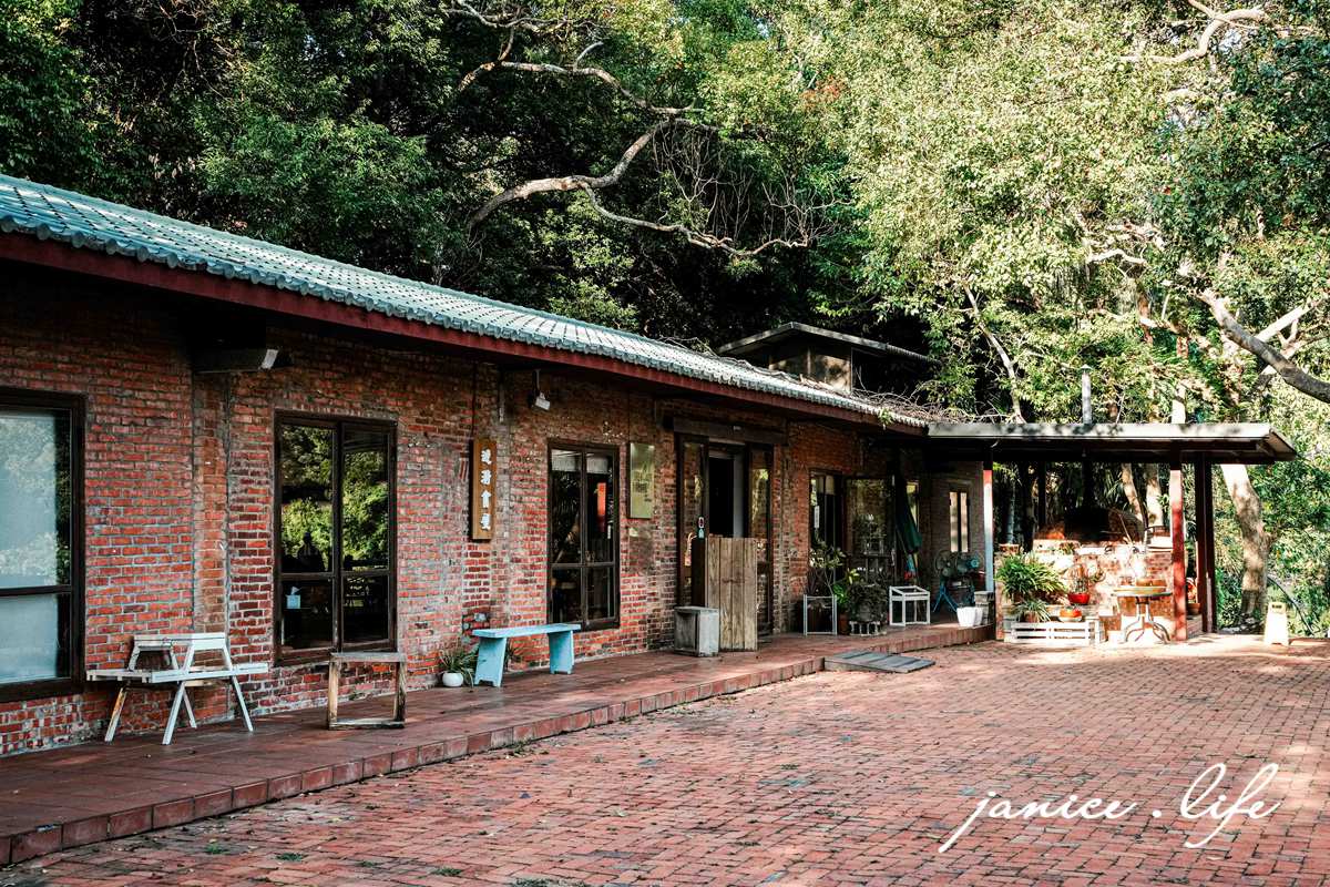 新竹寶山 新竹寶山旅遊 新竹寶山景點 沙湖壢咖啡館 漣漪書屋 寶山水庫 新竹縣寶山鄉山湖路63號 035760108 沙湖壢咖啡館菜單 沙湖壢咖啡館 停車 新竹旅遊 新竹景點 新竹美食 新竹咖啡館 百香果凍樂園 西西里咖啡 潔妮食旅生活 湖畔步道