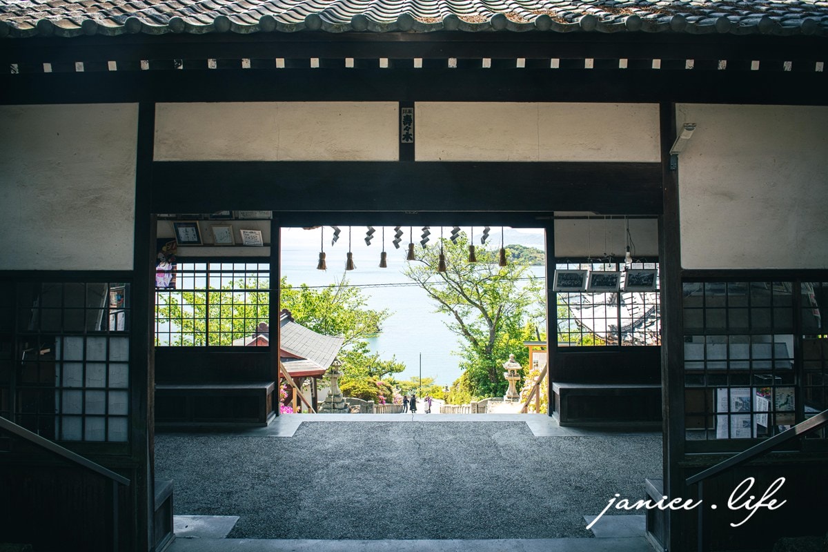 帶長輩出國 帶爸媽出國 帶長輩出國注意事項 帶長輩出國自由行 帶長輩出國推薦行程 日本四國自由行 日本四國自駕 日本四國旅遊行程規劃 潔妮食旅生活 富丘八幡神社