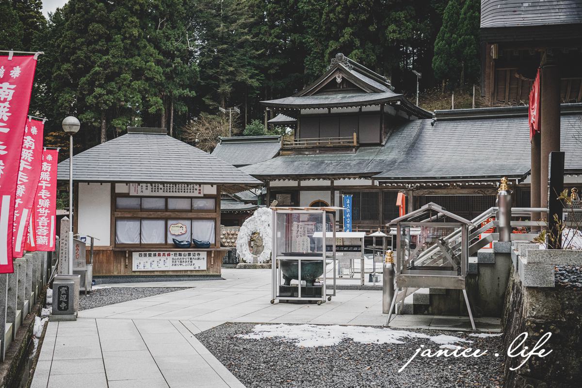 四國香川景點 雲邊寺 雲邊寺纜車 雲邊寺山頂公園 四國遍路 四國靈場 四國遍路第66號靈場 五百羅漢像 天空鞦韆 潔妮食旅生活 求願茄子 日本旅遊 日本自由行 日本四國自駕 日本四國自由行 日本最大索道之一