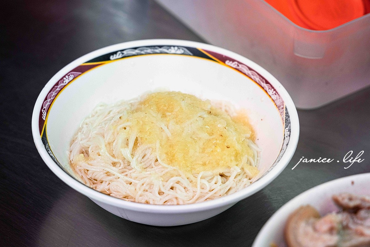 台北美食 許仔豬腳麵線 大同區美食 許仔豬腳麵線營業時間 慈聖宮美食慈聖宮豬腳 許仔豬腳麵線菜單 大稻埕美食 台北大同區 潔妮食旅生活 大稻埕慈聖宮必吃 路邊攤美食 臺北市大同區保安街49巷17號 清燉白湯豬腳 0952005739