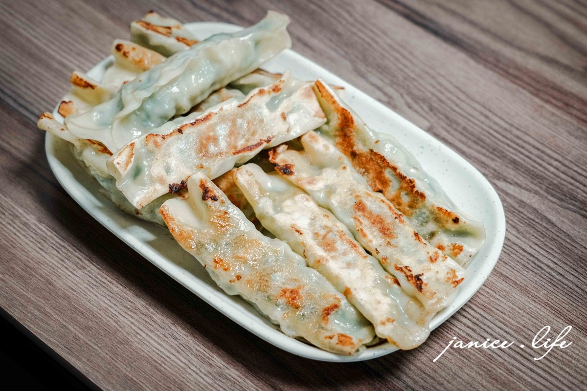 八德美食 郁品豐鍋貼水餃麵食館 桃園市八德區介壽路一段905號 八德鍋貼 八德水餃 郁品豐鍋貼水餃麵食館菜單 介壽路美食餐廳推薦 033633399 潔妮食旅生活 