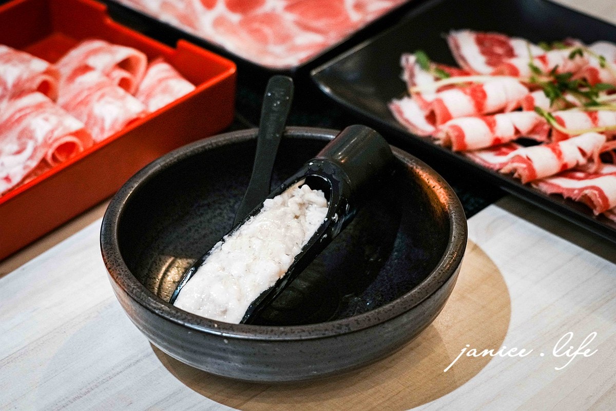 八德美食 桃園大全聯美食餐廳推薦 荖子鍋PLUS 荖子鍋PLUS 桃園大全聯八德店 荖子鍋菜單 荖子鍋訂位 荖子鍋分店 荖子鍋大全聯 潔妮食旅生活 介壽路美食 桃園市八德區介壽路二段148號1F