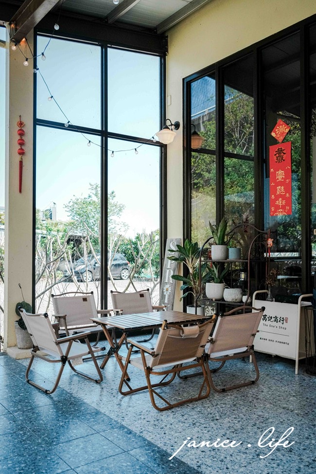 宜蘭礁溪 萬記商行 The One's Shop 宜蘭縣礁溪鄉興農路266-3號 礁溪美食 宜蘭咖啡館 貓咪咖啡 萬記商行菜單 宜蘭礁溪早午餐 宜蘭礁溪甜點 萬記商行停車 萬記商行低消 潔妮食旅生活 寵物友善