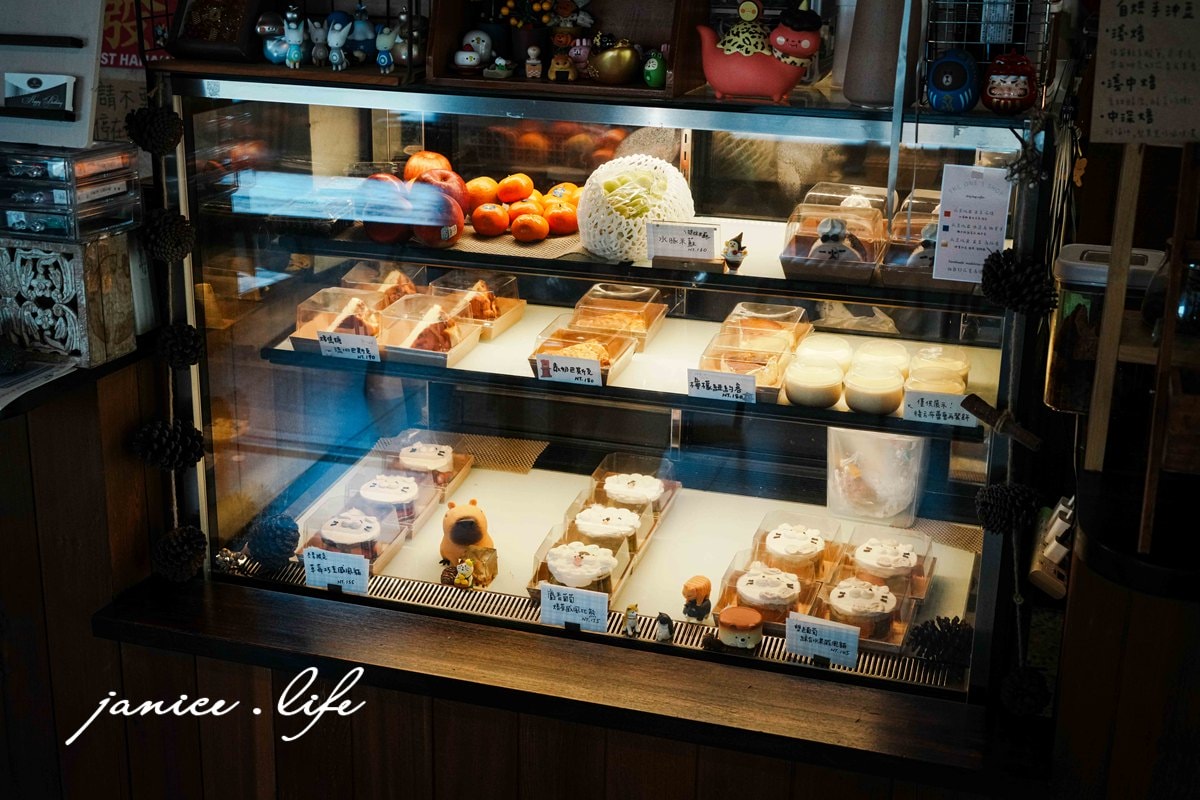 宜蘭礁溪 萬記商行 The One's Shop 宜蘭縣礁溪鄉興農路266-3號 礁溪美食 宜蘭咖啡館 貓咪咖啡 萬記商行菜單 宜蘭礁溪早午餐 宜蘭礁溪甜點 萬記商行停車 萬記商行低消 潔妮食旅生活 寵物友善