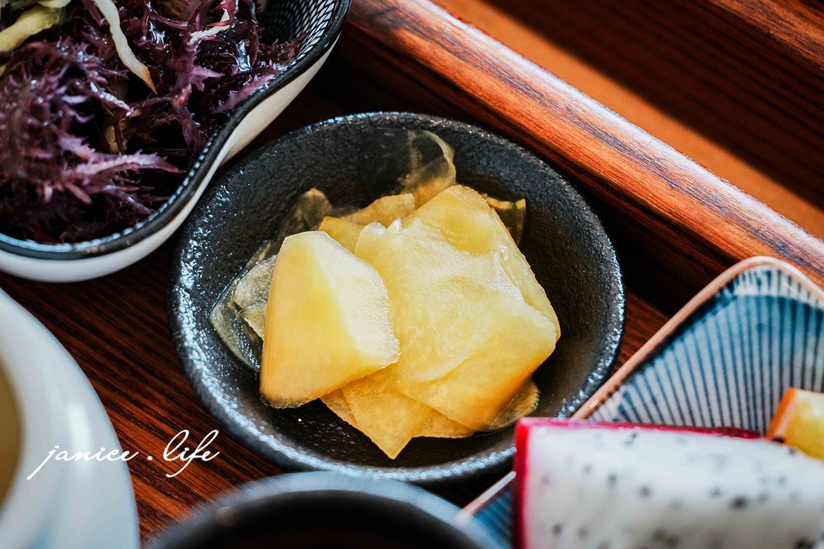 礁溪美食 樂漁鮮魚定食咖啡 樂漁鮮魚定食咖啡訂位 樂漁鮮魚定食咖啡停車 樂漁鮮魚定食咖啡菜單 潔妮食旅生活 宜蘭礁溪餐廳推薦 宜蘭縣礁溪鄉健康一街116號 鮮魚定食 秋姑套餐 皇帝魚套餐