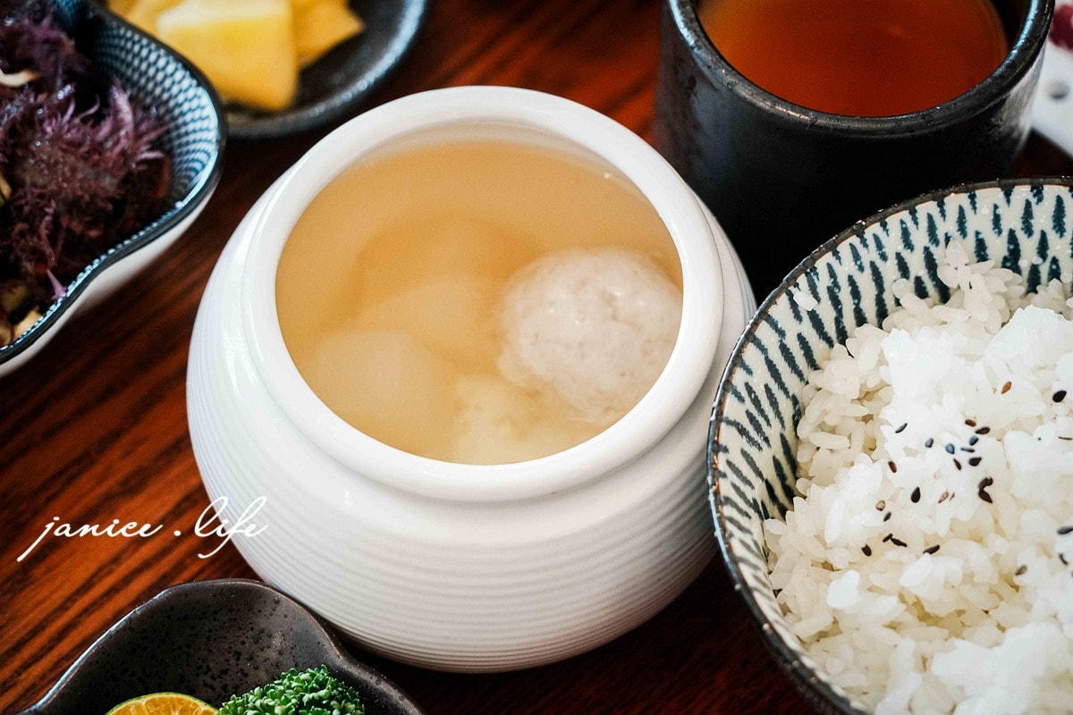 礁溪美食 樂漁鮮魚定食咖啡 樂漁鮮魚定食咖啡訂位 樂漁鮮魚定食咖啡停車 樂漁鮮魚定食咖啡菜單 潔妮食旅生活 宜蘭礁溪餐廳推薦 宜蘭縣礁溪鄉健康一街116號 鮮魚定食 秋姑套餐 皇帝魚套餐
