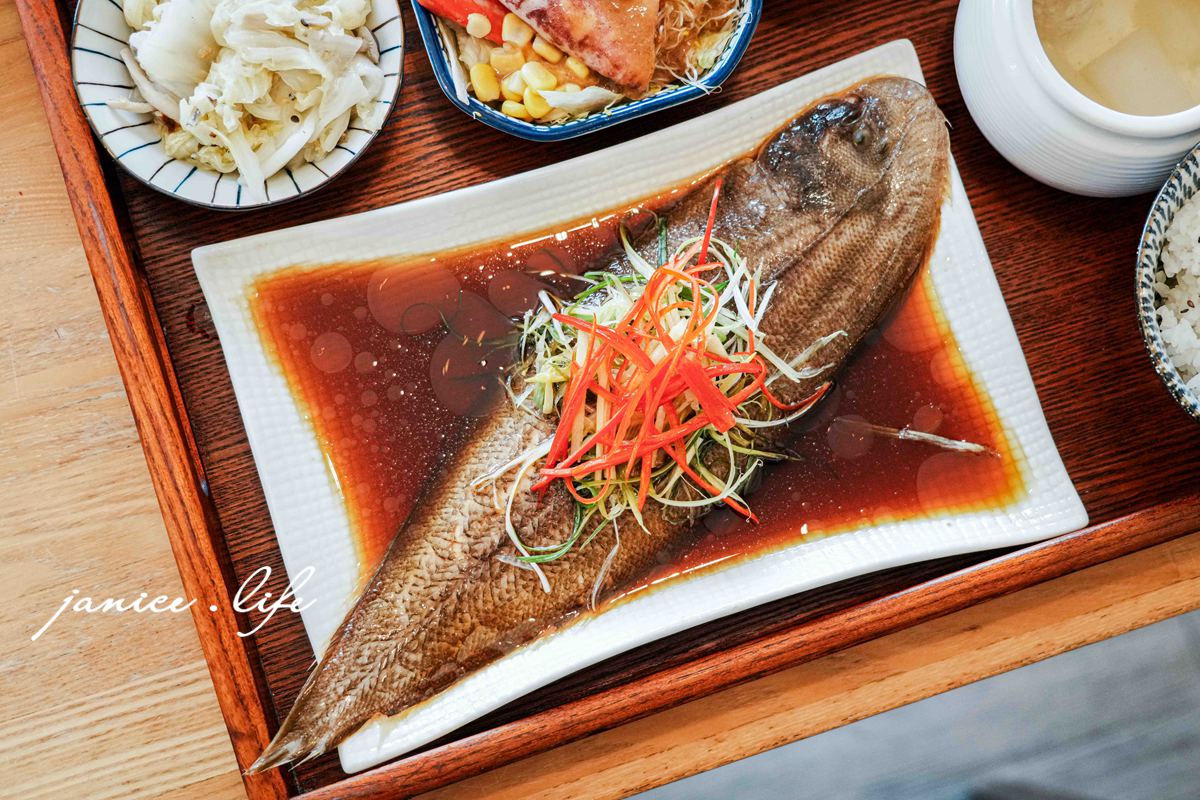 礁溪美食 樂漁鮮魚定食咖啡 樂漁鮮魚定食咖啡訂位 樂漁鮮魚定食咖啡停車 樂漁鮮魚定食咖啡菜單 潔妮食旅生活 宜蘭礁溪餐廳推薦 宜蘭縣礁溪鄉健康一街116號 鮮魚定食 秋姑套餐 皇帝魚套餐