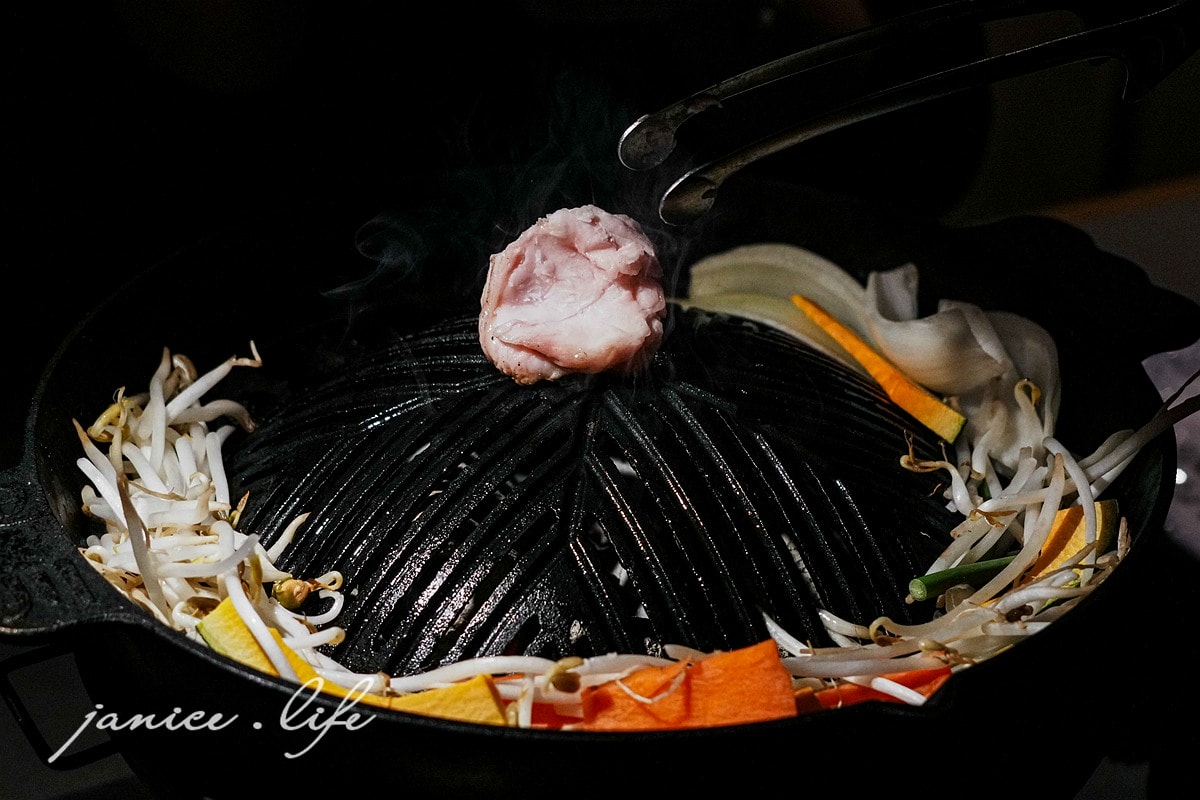 北海道札幌美食 北海道札幌推薦餐廳 成吉思汗烤肉推薦 旭川成吉思汗大黑屋 札幌1號店 潔妮食旅生活 日本旅遊 北海道旅遊 北海道美食餐廳 旭川成吉思汗大黑屋菜單 旭川成吉思汗大黑屋位置 旭川成吉思汗大黑屋地址 旭川成吉思汗大黑屋訂位 北海道札幌市中央区南4条西2丁目10番地6 札幌成吉思汗烤肉推薦 成吉思汗鍋烤飯