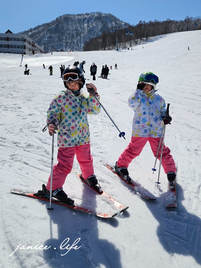札幌手稻滑雪場 Sapporo Teine 美黛子日本滑雪課程心得 初學者滑雪 札幌手稻滑雪場教練 札幌手稻滑雪場開放時間 札幌手稻滑雪場門票 札幌手稻滑雪場天氣 札幌手稻滑雪場交通 潔妮食旅生活 北海道旅遊 北海道滑雪 北海道看雪 美黛子遊日本 美黛子滑雪