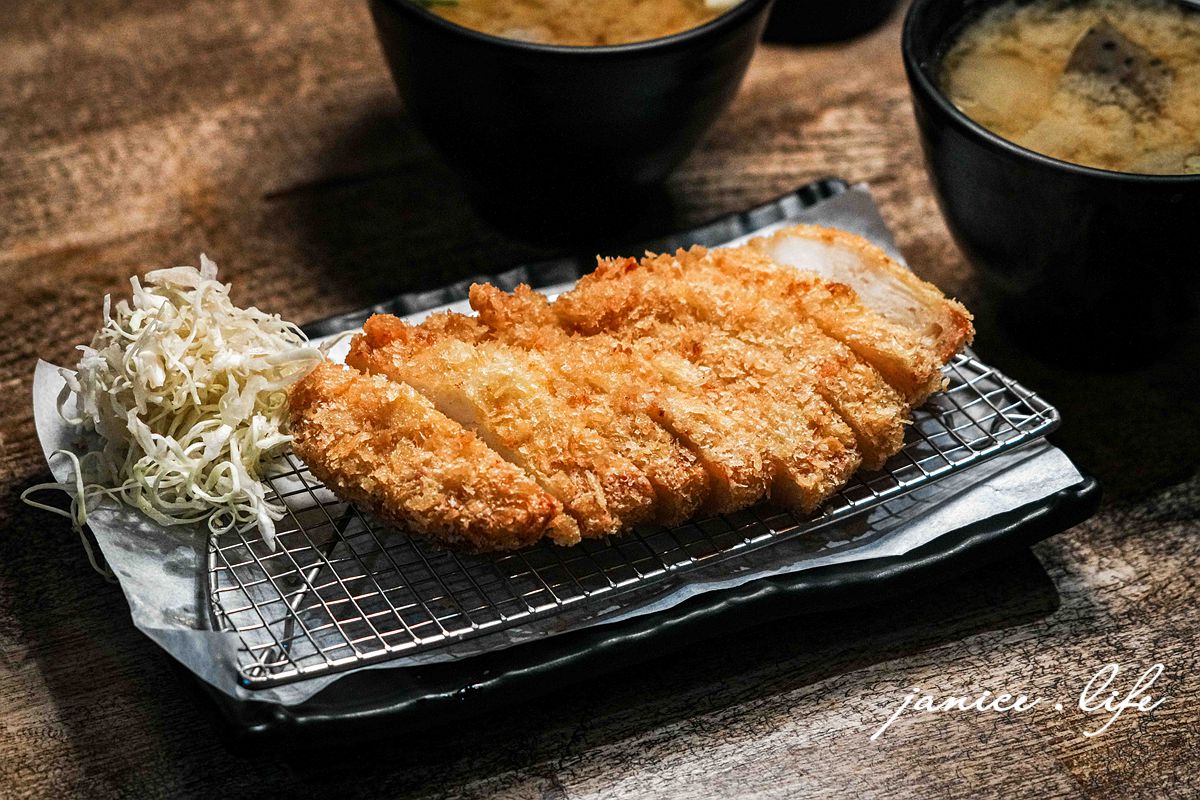 臺南麻豆美食 億禾屋日本料理 麻豆美食推薦 臺南麻豆必吃 麻豆日本料理 億禾屋日本料理菜單 億禾屋日本料理停車 日本料理 定食 生魚片 潔妮食旅生活 台南旅遊 台南麻豆聚會聚餐餐廳推薦 日式炸花枝排