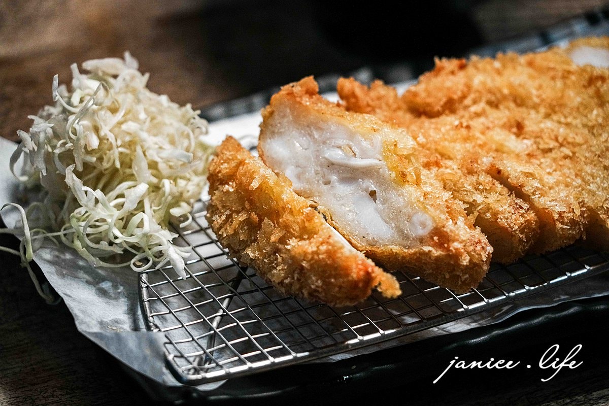 臺南麻豆美食|億禾屋日本料理|藏身二樓的精緻和食|定食.新鮮生魚片|聚會聚餐最佳地點 - 第28張圖 臺南麻豆美食 億禾屋日本料理 麻豆美食推薦 臺南麻豆必吃 麻豆日本料理 億禾屋日本料理菜單 億禾屋日本料理停車 日本料理 定食 生魚片 潔妮食旅生活 台南旅遊 台南麻豆聚會聚餐餐廳推薦 日式炸花枝排