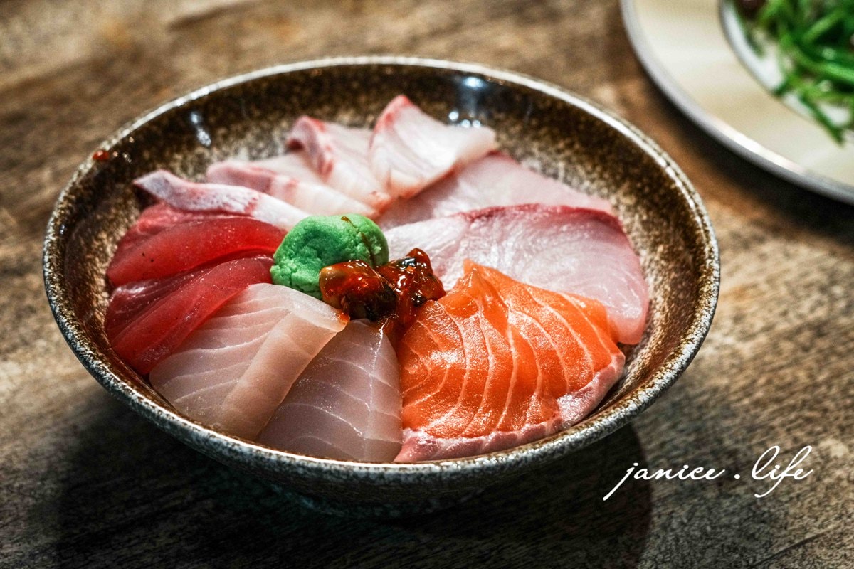 臺南麻豆美食 億禾屋日本料理 麻豆美食推薦 臺南麻豆必吃 麻豆日本料理 億禾屋日本料理菜單 億禾屋日本料理停車 日本料理 定食 生魚片 潔妮食旅生活 台南旅遊 台南麻豆聚會聚餐餐廳推薦 生魚丼