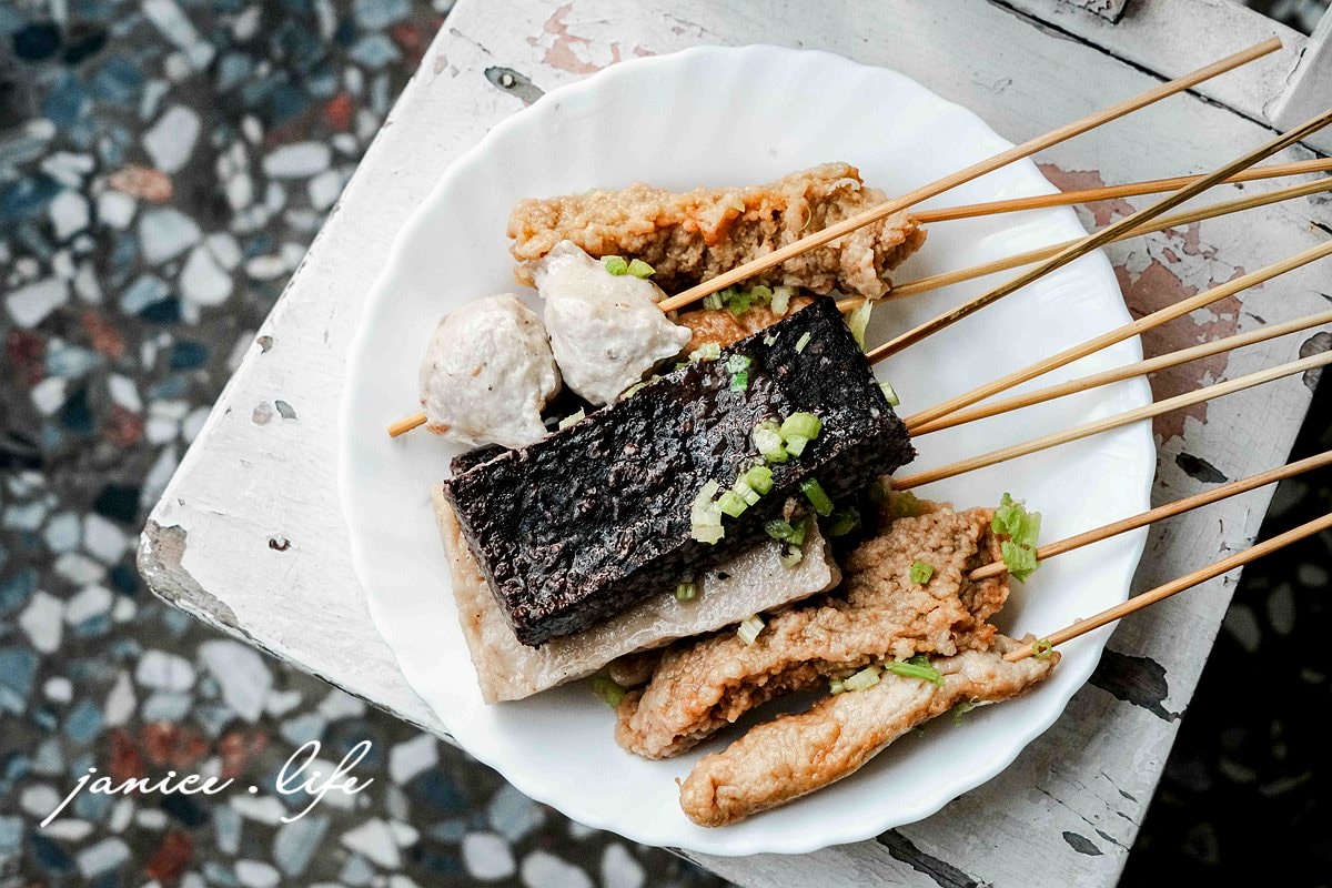 台東美食 南京路黑輪攤 臺東縣臺東市中山路408號1樓 鬼頭刀魚漿 台東小吃 台東在地美食 黑輪 大腸香腸 潔妮食旅生活 正氣路商圈 台東南京路黑輪 台東南京路甜不辣 台東下午茶 台東銅板美食 台東市區下午茶推薦 台東甜不辣推薦 台東南京路黑輪攤營業時間 台東隱藏版美食 台東老店 南京路黑輪攤菜單