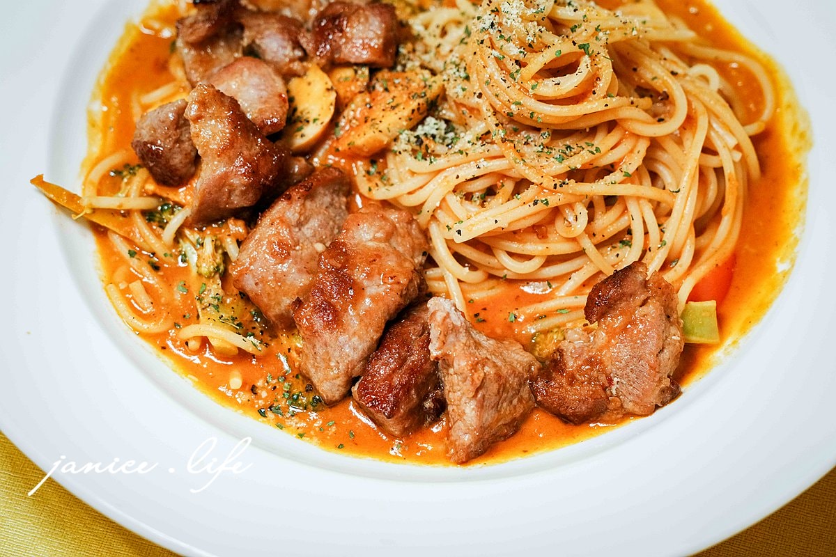 66萊樂輕食 台東美食 台東旅遊 台東義大利麵 台東輕食 66萊樂輕食菜單 臺東縣台東市鄭州街66號 0901494951 潔妮食旅生活