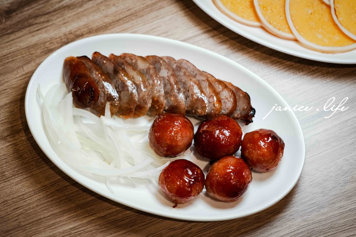 台東美食 老東台米台目 台東米台目 台東小吃 台東必吃 老東台米台目菜單 老東台米台目評價 老東台米台目附近停車 老東台米台目營業時間 台東市區美食 台東熱氣球美食 台東在地人推薦 老東台米台目菜色 老東台米台目店內空間 潔妮食旅生活 台東旅遊 雙拼烤香腸 飛魚卵香腸+蒜味香腸