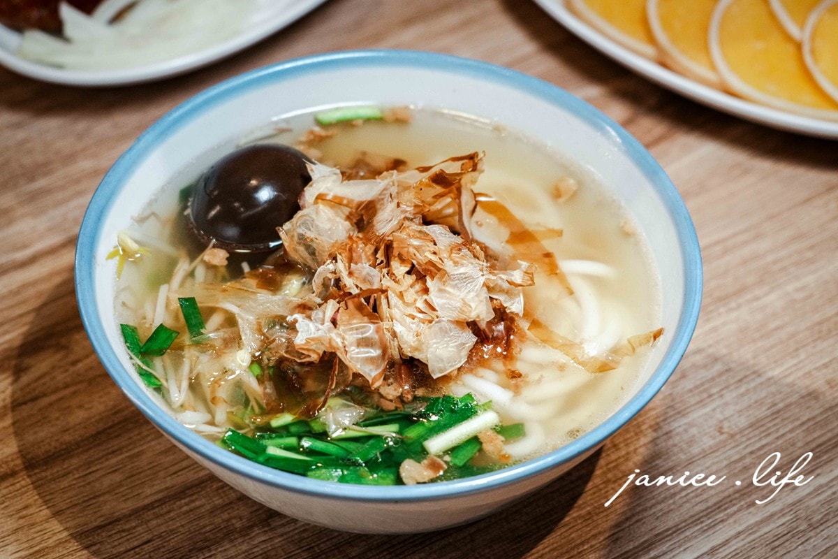 台東美食 老東台米台目 台東米台目 台東小吃 台東必吃 老東台米台目菜單 老東台米台目評價 老東台米台目附近停車 老東台米台目營業時間 台東市區美食 台東熱氣球美食 台東在地人推薦 老東台米台目菜色 老東台米台目店內空間 潔妮食旅生活 台東旅遊 70年米苔目 茶滷蛋