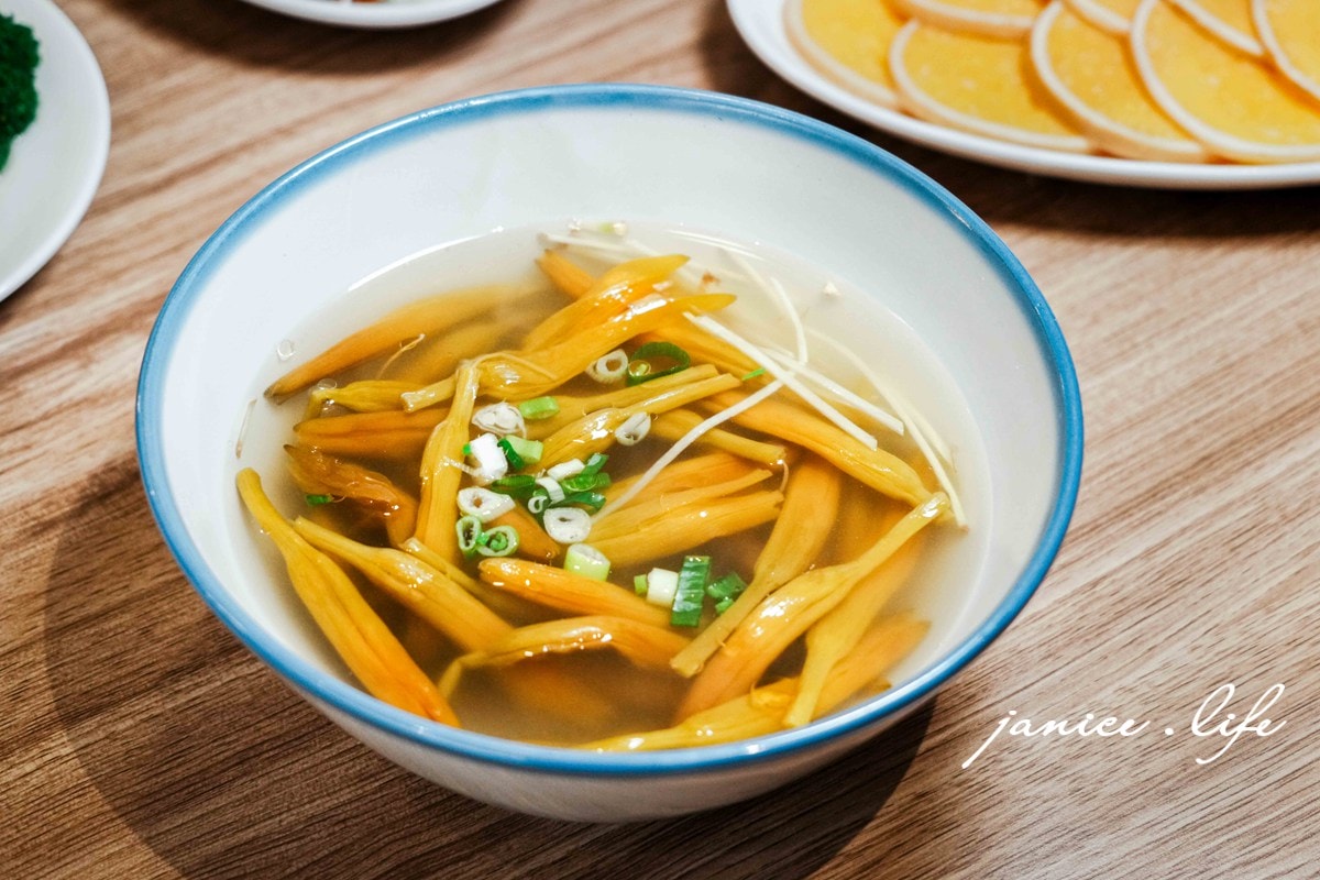 台東美食 老東台米台目 台東米台目 台東小吃 台東必吃 老東台米台目菜單 老東台米台目評價 老東台米台目附近停車 老東台米台目營業時間 台東市區美食 台東熱氣球美食 台東在地人推薦 老東台米台目菜色 老東台米台目店內空間 潔妮食旅生活 台東旅遊 台東金針花湯