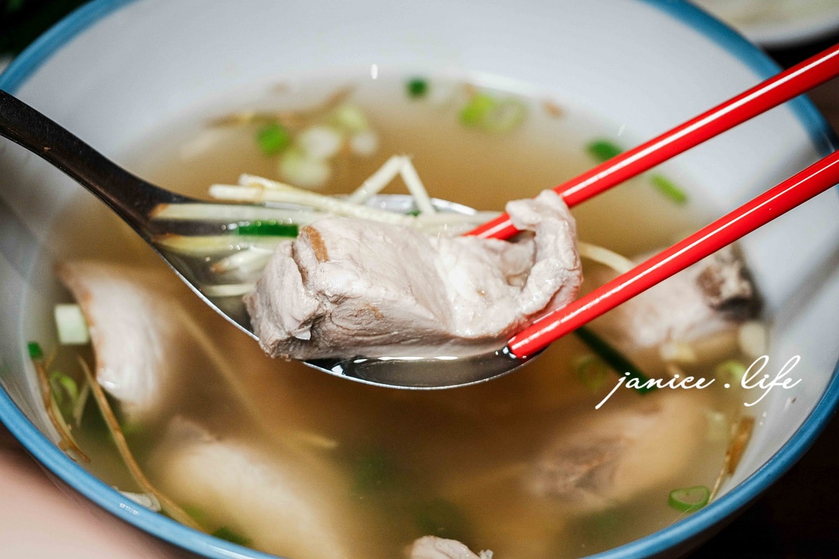 台東美食 老東台米台目 台東米台目 台東小吃 台東必吃 老東台米台目菜單 老東台米台目評價 老東台米台目附近停車 老東台米台目營業時間 台東市區美食 台東熱氣球美食 台東在地人推薦 老東台米台目菜色 老東台米台目店內空間 潔妮食旅生活 台東旅遊 鬼頭刀魚湯