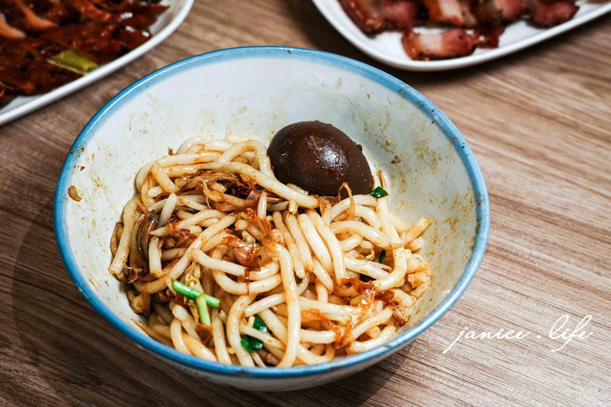 台東美食 老東台米台目 台東米台目 台東小吃 台東必吃 老東台米台目菜單 老東台米台目評價 老東台米台目附近停車 老東台米台目營業時間 台東市區美食 台東熱氣球美食 台東在地人推薦 老東台米台目菜色 老東台米台目店內空間 潔妮食旅生活 台東旅遊 麻辣乾拌米苔目 茶滷蛋