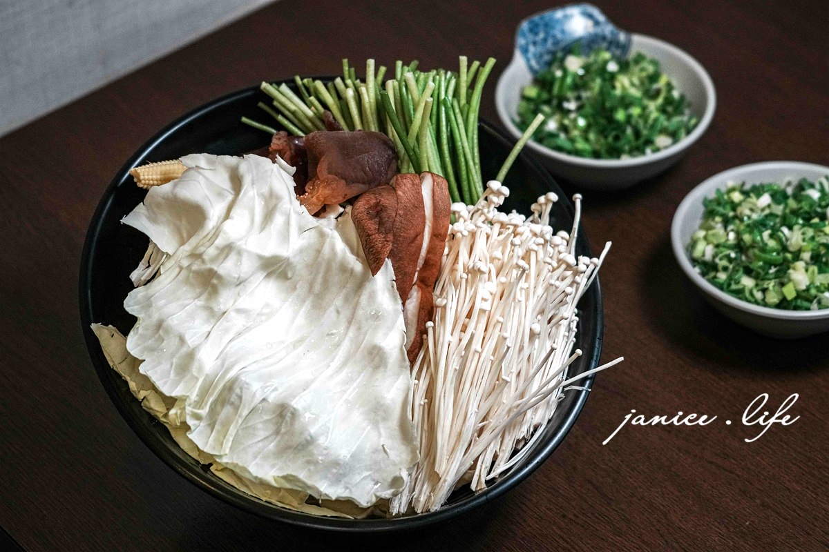 鐵木真麻辣鴛鴦火鍋 桃園市桃園區經國路254號 鐵木真麻辣鴛鴦火鍋停車 鐵木真麻辣鴛鴦火鍋位置 鐵木真麻辣鴛鴦火鍋菜單 桃園火鍋 桃園麻辣鍋 桃園麻辣鍋 桃園火鍋推薦 鴛鴦火鍋推薦 傳統麻辣鍋吃法 麻辣鍋老油條 鴨血豆腐吃到飽 桃園經國路美食 桃園聚餐餐廳推薦 潔妮食旅生活