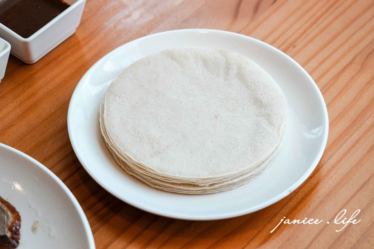 君首櫻桃鴨創意料理 苗栗美食 苗栗烤鴨 苗栗縣頭份市中正一路220號 潔妮食旅生活 苗栗旅遊 苗栗頭份 頭份聚餐餐廳 苗栗頭份美食 頭份美食 苗栗聚餐 苗栗櫻桃鴨君首櫻桃鴨創意料理菜單 君首櫻桃鴨創意料理停車 