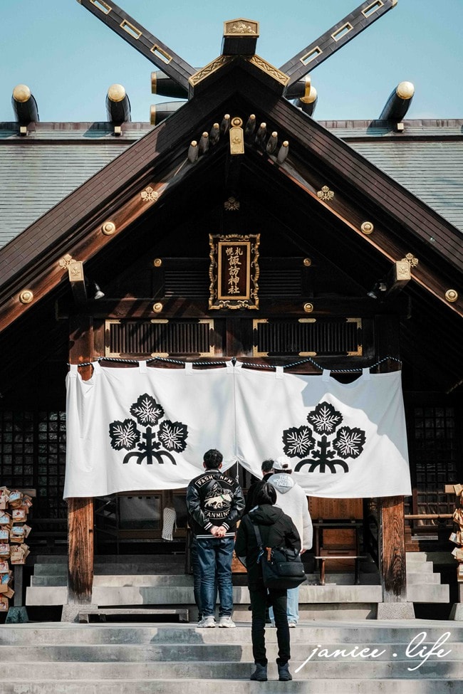 札幌景點 札幌諏訪神社 花手水 御朱印 札幌市東区北12条東1丁目1番10号 山雀御守 蕾絲御守 諏訪神社交通 潔妮食旅生活 北海道旅遊 北海道景點 北海道札幌旅遊 北海道神社 日本旅遊 