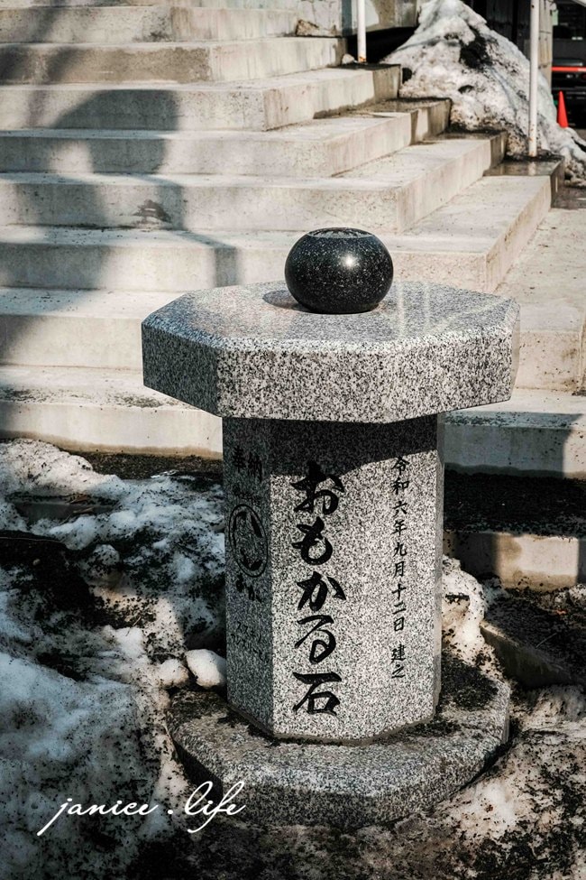 札幌景點 札幌諏訪神社 花手水 御朱印 札幌市東区北12条東1丁目1番10号 山雀御守 蕾絲御守 諏訪神社交通 潔妮食旅生活 北海道旅遊 北海道景點 北海道札幌旅遊 北海道神社 日本旅遊 