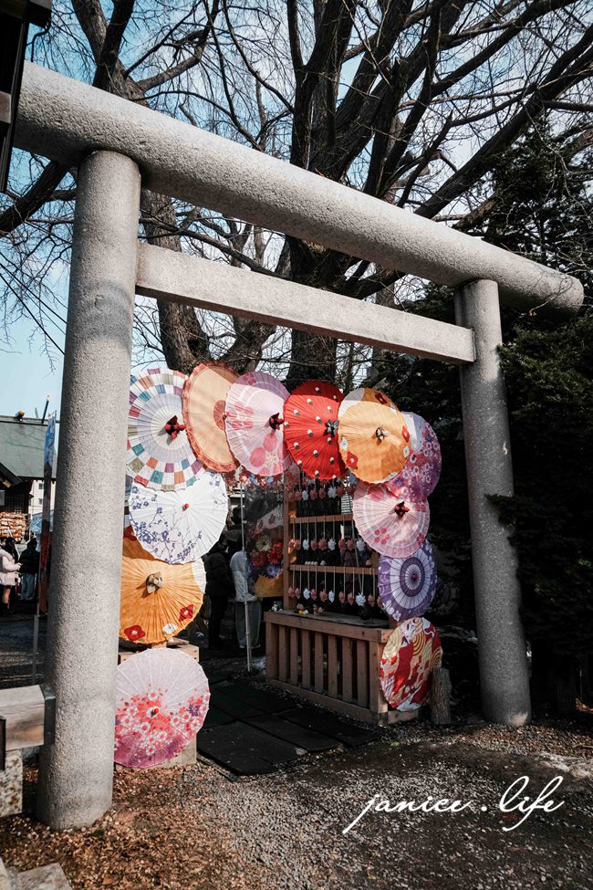 札幌景點 札幌諏訪神社 花手水 御朱印 札幌市東区北12条東1丁目1番10号 山雀御守 蕾絲御守 諏訪神社交通 潔妮食旅生活 北海道旅遊 北海道景點 北海道札幌旅遊 北海道神社 日本旅遊 