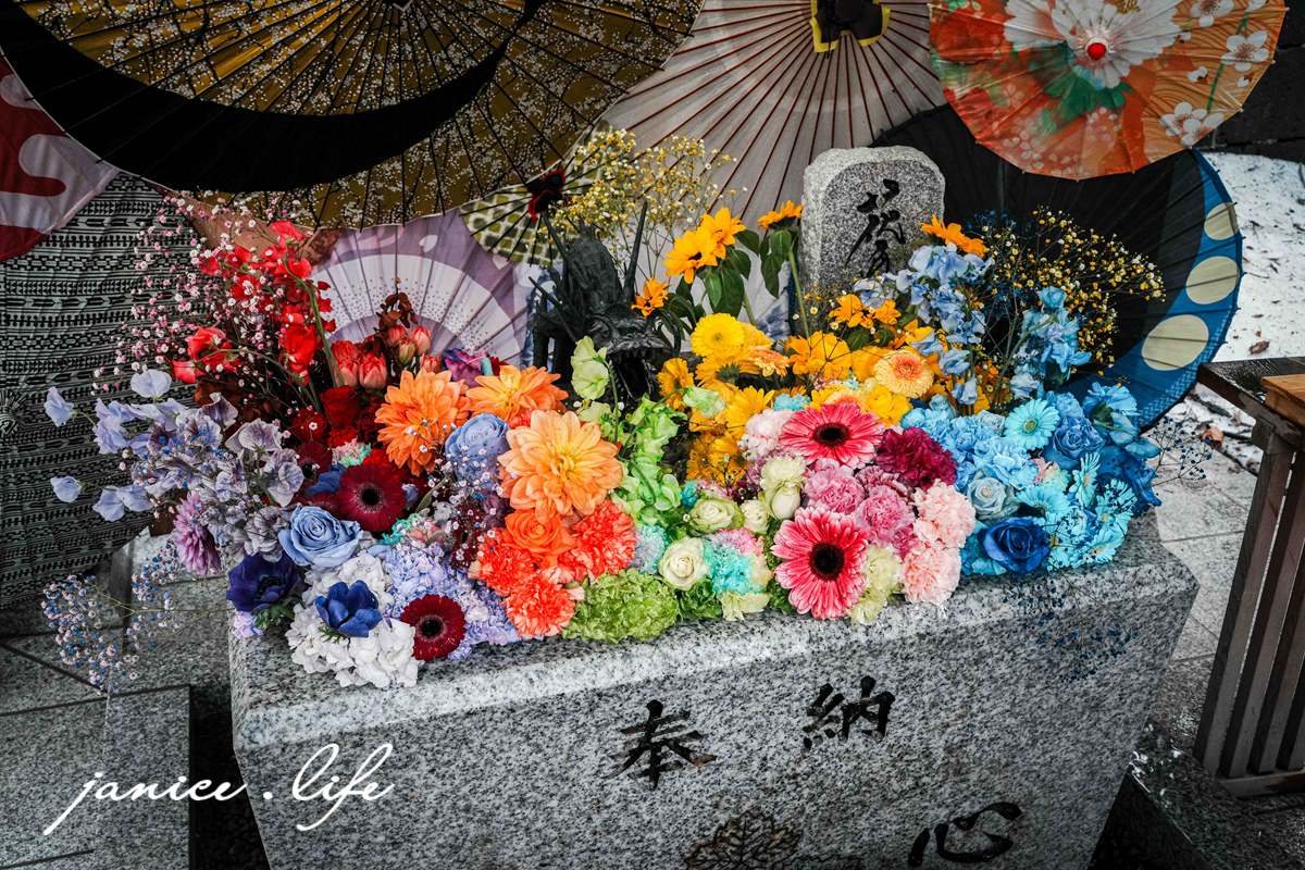 北海道|札幌諏訪神社|超美繽紛花手水.必買山雀御守與蕾絲御守.季節特色御朱印 - 第16張圖 札幌景點 札幌諏訪神社 花手水 御朱印 札幌市東区北12条東1丁目1番10号 山雀御守 蕾絲御守 諏訪神社交通 潔妮食旅生活 北海道旅遊 北海道景點 北海道札幌旅遊 北海道神社 日本旅遊