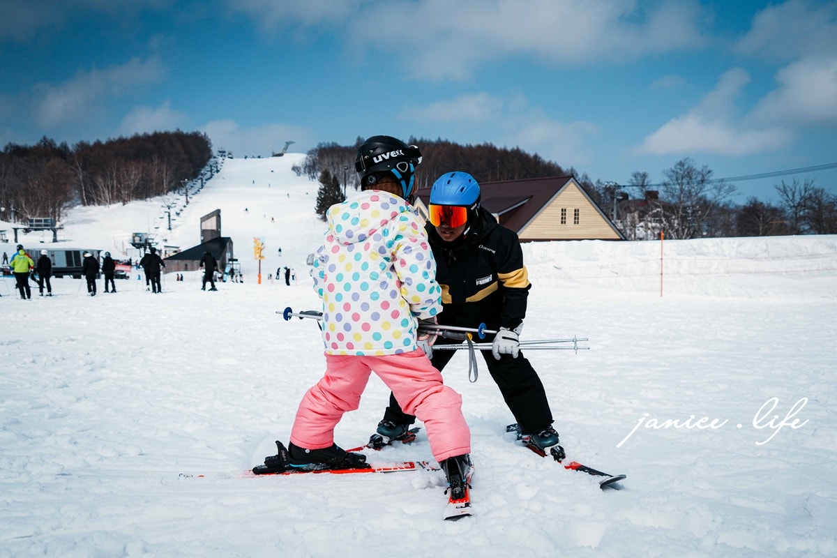 札幌手稻滑雪場 Sapporo Teine 美黛子日本滑雪課程心得 初學者滑雪 札幌手稻滑雪場教練 札幌手稻滑雪場開放時間 札幌手稻滑雪場門票 札幌手稻滑雪場天氣 札幌手稻滑雪場交通 潔妮食旅生活 北海道旅遊 北海道滑雪 北海道看雪 美黛子遊日本 美黛子滑雪