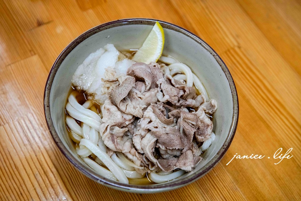 四國香川美食 うどん処 麺紡 烏龍麵店 香川烏龍麵 うどん処麺紡菜單 うどん処麺紡停車うどん処麺紡烏龍麵 潔妮食旅生活 日本自由行 日本四國自由行 日本四國自駕 豆皮烏龍麵 きつねうどん 咖哩烏龍麵 カレーうどん 肉烏龍麵 肉うどん 香川県観音寺市大野原町大野原1257-7 香川旅遊