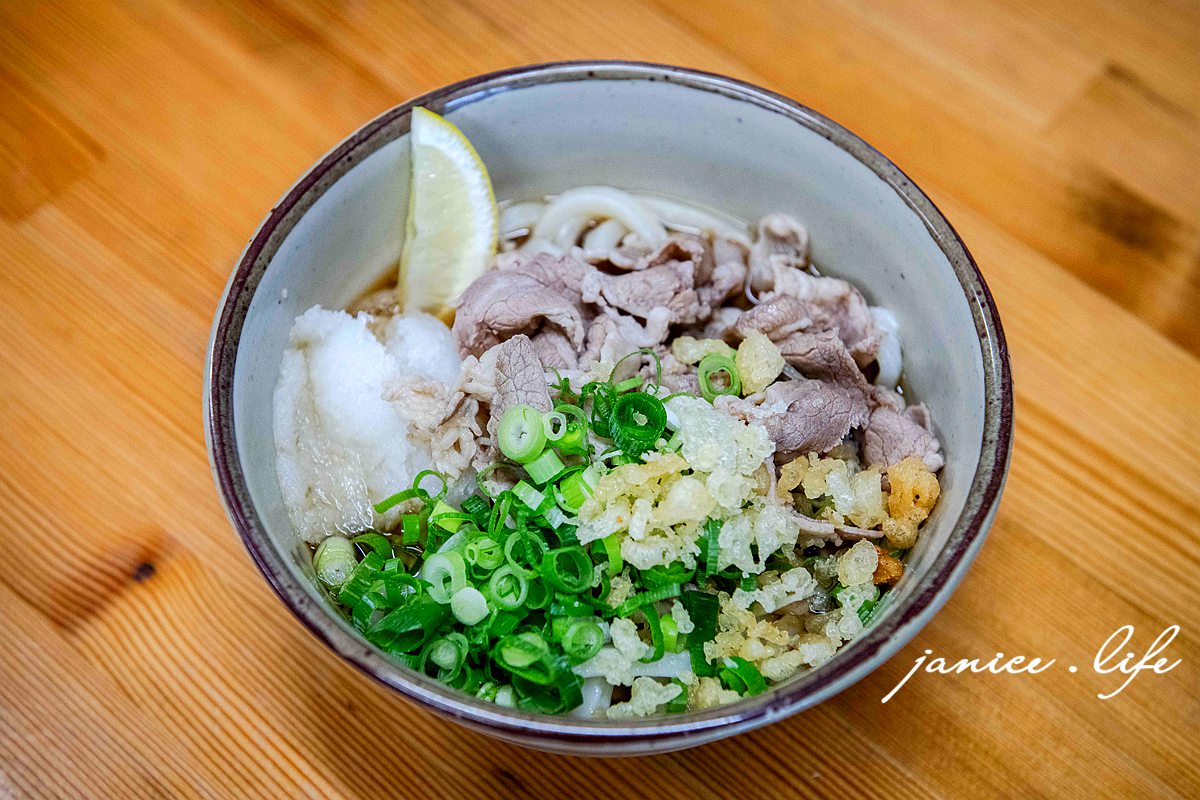 四國香川美食 うどん処 麺紡 烏龍麵店 香川烏龍麵 うどん処麺紡菜單 うどん処麺紡停車うどん処麺紡烏龍麵 潔妮食旅生活 日本自由行 日本四國自由行 日本四國自駕 豆皮烏龍麵 きつねうどん 咖哩烏龍麵 カレーうどん 肉烏龍麵 肉うどん 香川県観音寺市大野原町大野原1257-7 香川旅遊
