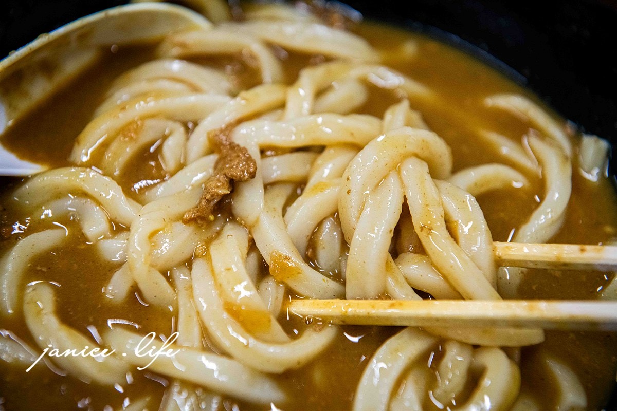 四國香川美食 うどん処 麺紡 烏龍麵店 香川烏龍麵 うどん処麺紡菜單 うどん処麺紡停車うどん処麺紡烏龍麵 潔妮食旅生活 日本自由行 日本四國自由行 日本四國自駕 豆皮烏龍麵 きつねうどん 咖哩烏龍麵 カレーうどん 肉烏龍麵 肉うどん 香川県観音寺市大野原町大野原1257-7 香川旅遊