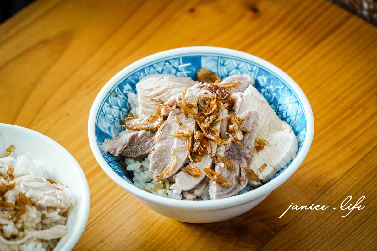 嘉義美食 正統火雞肉飯 嘉義市東區蘭潭里大雅路二段591號 嘉義火雞肉飯 嘉義火雞肉片飯 涼拌豬肝 苦瓜沙拉 蒜泥粉腸 正統火雞肉飯菜單 嘉義火雞肉飯 嘉義東區美食 潔妮食旅生活 嘉義旅遊 500碗全台小吃新指南