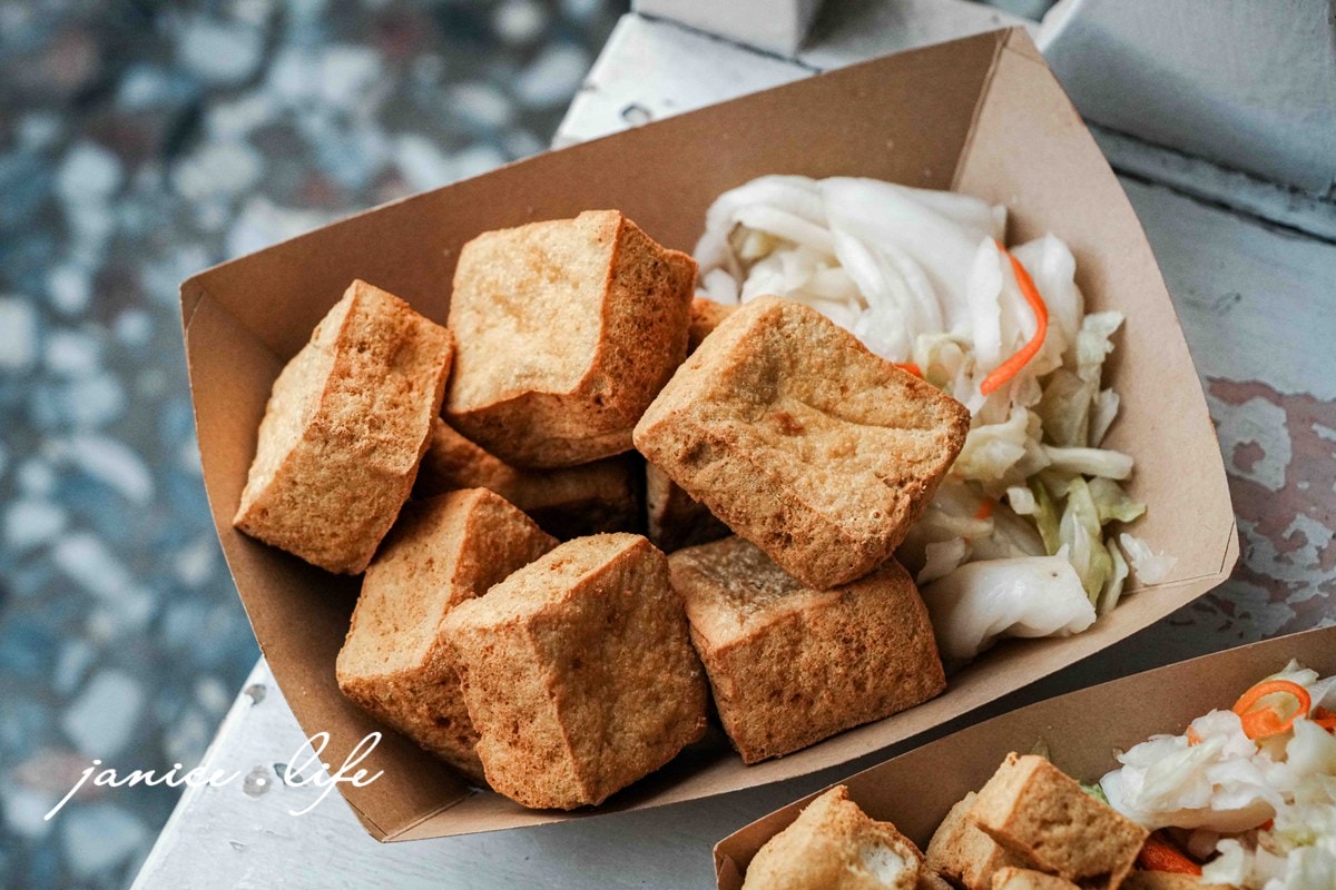 台東美食|金香玉臭豆腐|外酥內嫩.自製爽口泡菜.料滿滿豬血湯|台東宵夜好選擇營業到1點半 - 第6張圖 台東美食 台東在地小吃 金香玉臭豆腐 大口吃臭豆腐 小口吃臭豆腐 豬血湯 台東消夜 台東宵夜 金香玉臭豆腐菜單 台東旅遊 台東臭豆腐 潔妮食旅生活 臺東縣臺東市更生路590號
