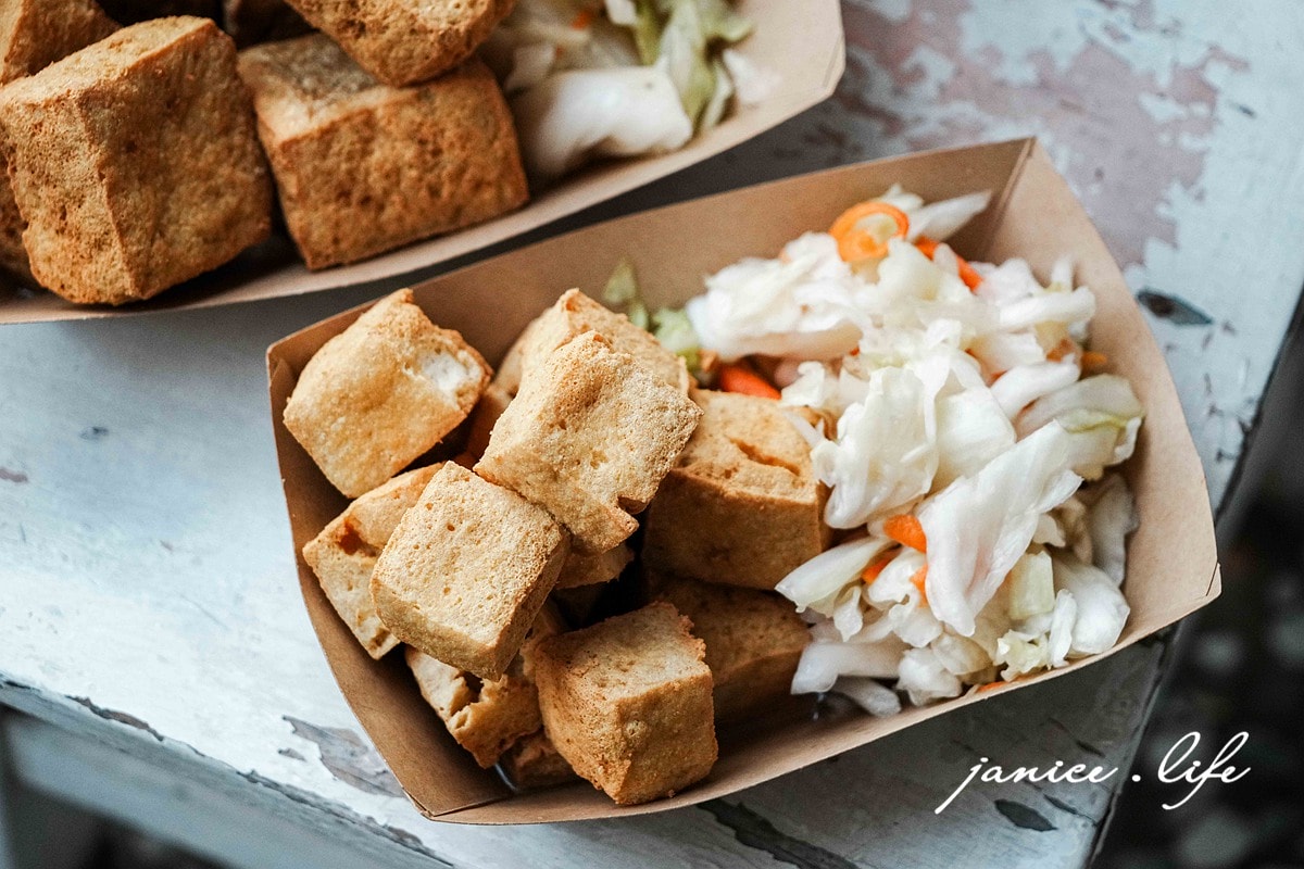 台東美食|金香玉臭豆腐|外酥內嫩.自製爽口泡菜.料滿滿豬血湯|台東宵夜好選擇營業到1點半 - 第7張圖 台東美食 台東在地小吃 金香玉臭豆腐 大口吃臭豆腐 小口吃臭豆腐 豬血湯 台東消夜 台東宵夜 金香玉臭豆腐菜單 台東旅遊 台東臭豆腐 潔妮食旅生活 臺東縣臺東市更生路590號