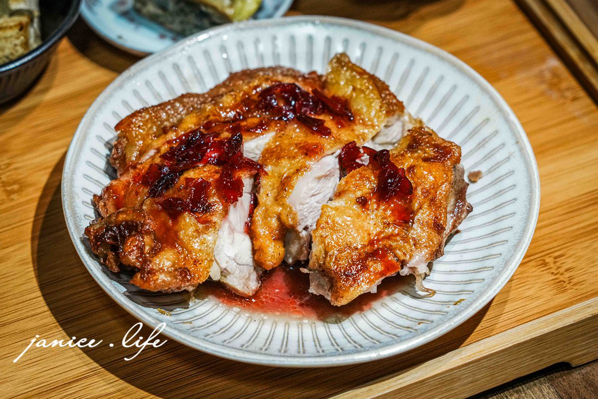 台東美食|橋 chiao|隱身老宅的溫暖家常料理.感受台東的慢靈魂 - 第19張圖 臺東縣台東市美食 臺東市區必吃餐廳 橋chiao 臺東縣台東市浙江路12號華陀神醫 老宅文青風餐廳 橋chiao位置 橋chiao菜單 橋chiao停車 潔妮食旅生活 台東旅遊 台東老屋餐廳 洛神香煎腿排 長濱月桃海鹽炙燒牛肉飯 刺蔥豆乳豬 雞蛋布丁
