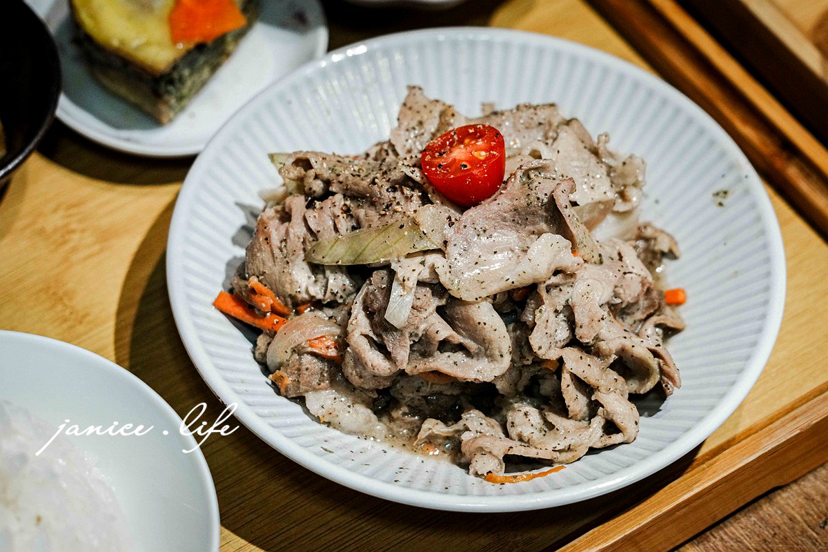 臺東縣台東市美食 臺東市區必吃餐廳 橋chiao 臺東縣台東市浙江路12號華陀神醫 老宅文青風餐廳 橋chiao位置 橋chiao菜單 橋chiao停車 潔妮食旅生活 台東旅遊 台東老屋餐廳 洛神香煎腿排 長濱月桃海鹽炙燒牛肉飯 刺蔥豆乳豬 雞蛋布丁